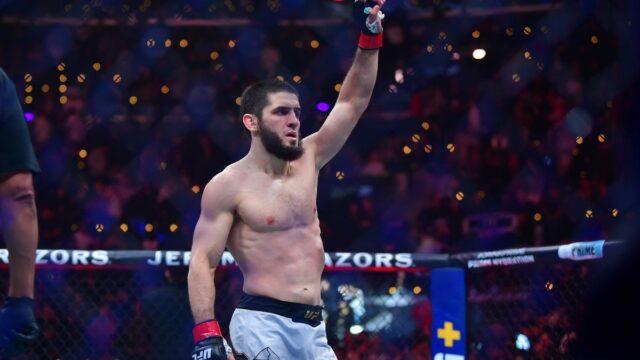 Islam Makhachev sa modlil za to, aby stratil Belala Mohameda

