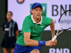 Jannik Sinner posiela ‚kryptonit‘ varovanie napriek triumfu na Italian Open Jannik Sinner dáva Rafaelovi Nadalovi Rafaelovi Nadalovi po víťazstve francúzskeho otvoreného víťazstva