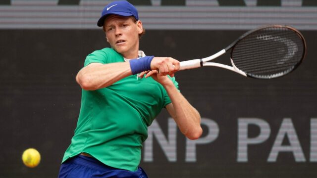 Jannik Sinner spadol na francúzske otvorené 4. kolo

