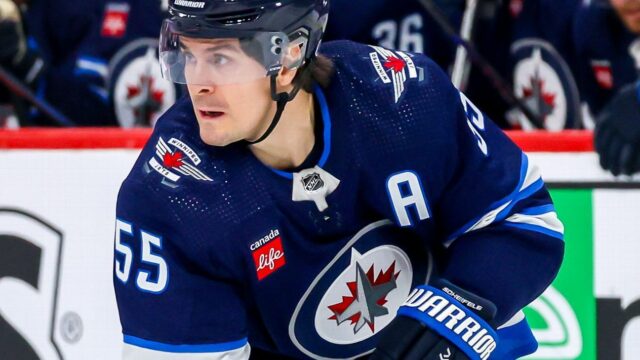Jets 'Mark Schefele sa vypol za hru 7 proti blues

