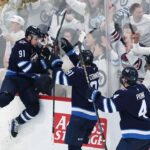 Jets porazili hrdinské skutky Blues Cole Perfetti