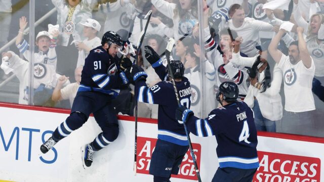 Jets porazili hrdinské skutky Blues Cole Perfetti

