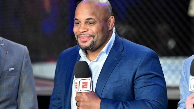 Jon Jones sa musí sústrediť na Toma Aspinalla, nie na mňa

