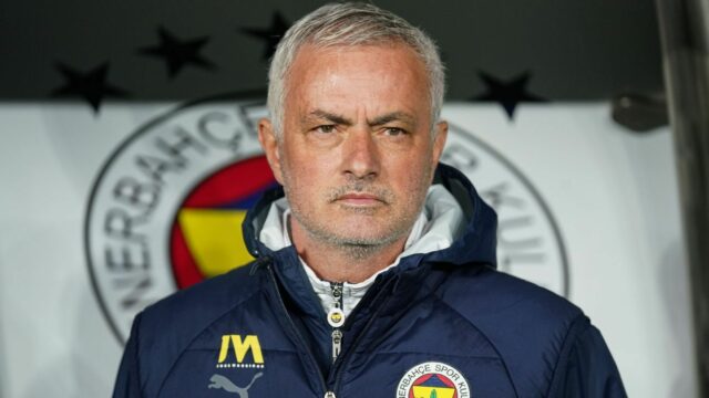 Jose Mourinho sarkasticky vysvetľuje výber tímu Fenerbahce


