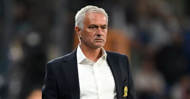 Jose Mourinho upustil od manažéra majstrovstiev Daniela Farkeho v Leedse

