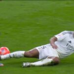 Madrid, Španielsko - 4. mája: Marcos Alonso z Celta de Vigo a Jude Bellingham z Real Madrid v akcii pod Španielskou ligou, Laliga Ea Sports, futbalový zápas hral medzi Real Madrid a RC Celta de Vigo na štadióne Santiago Bernabeu 4. mája 2025 v Madride v Spaan. (Fotka Oscara J. Barrosa/Europe Press prostredníctvom Getty Images)
