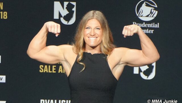Kayla Harrison kŕmila obvineniami z PED Julianna Peña

