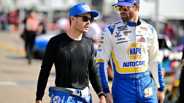 Keď vodiči NASCAR drží chlad v pilotnej kabíne 140 stupňov

