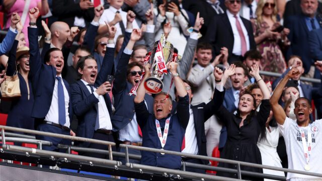 Crawley vyhral minuloročnú ligu do finále play-off, ale odvtedy sa uľavilo