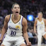 Wnba Kelsey Plum Los Angeles Sparks porazil Golden State Valkyries