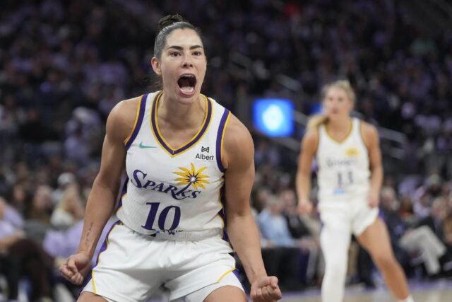 Wnba Kelsey Plum Los Angeles Sparks porazil Golden State Valkyries