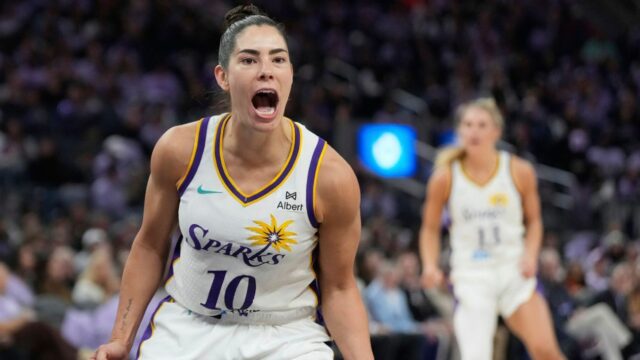 Kelsey Plum sa stretáva s rekordnými 37 bodmi v debute Sparks


