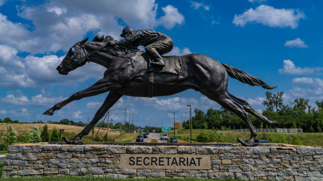 Kentucky Derby: Údajne všetky konkurenčné kone zostupujú z sekretariátu

