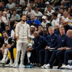 Kerr: Warriors 'by mohol odísť z diaľky', ak je Curry zdravý