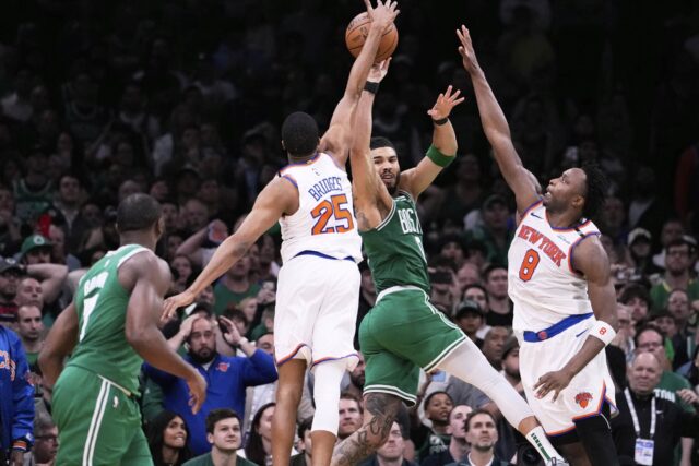 Play -off NBA na východnej New York Conference Knicks vs Boston Celtics Mikal Bridges Jayson