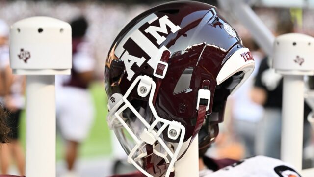 Komunita smúti nad smrťou bývalého Texasu A&M Safety Brian Williams

