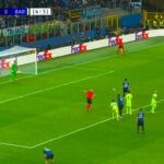 Kontroverzný trest poskytuje Inter 2-0 vedenie proti Barcelone