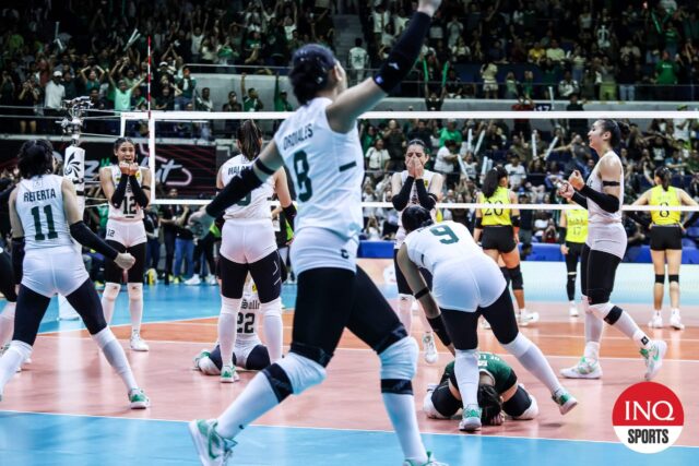 La Salle Lady Spikers oslavuje po tom, čo vyhrala zlaté tigre v Final Four, aby pokročili v ženskej volejbalovej sezóne UAAP 87.