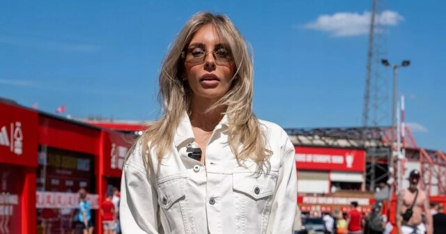 La star adulte Bonnie Blue raille le club de Premier League avec selfie après avoir été banni
