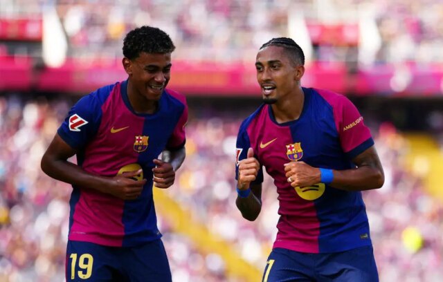 Lamine Yamal reaguje na obnovenie zmluvy Raphinha v Barcelone

