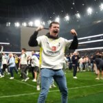 Le Mayhem en tant que fans de Spurs Pitch Storm alors que la victoire de la Ligue Europa se termine 17 ans de chagrin et de sécheresse de trophée
