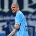 Le footballeur s'est précipité à l'hôpital avec une blessure «potentiellement mortelle» après une collision d'horreur