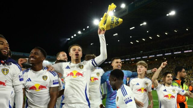 Leeds vyhráva majstrovstvá EFL, povýšený na Premier League s Burnley

