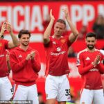 Legenda Manchester United odišla z futbalu vo veku 37 rokov po tom, čo vyhrala tri majstrovstvá Premier League a Ligu majstrov.