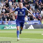 Jamie Vardy vytvoril úvodnú bránu, keď Leicester v sobotu porazil Southampton 2-0