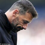 Po páde Leicester City zostáva budúcnosť Ruud van Nistelrooy neistá