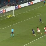 Les fans d'Arsenal disent que la «justice» comme le pénalité du PSG a sauvé avant le chagrin quelques instants plus tard