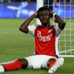 Les fans d'Arsenal fumé «ne peuvent pas faire ça» au moment de Bukayo Saka dans la défaite du PSG