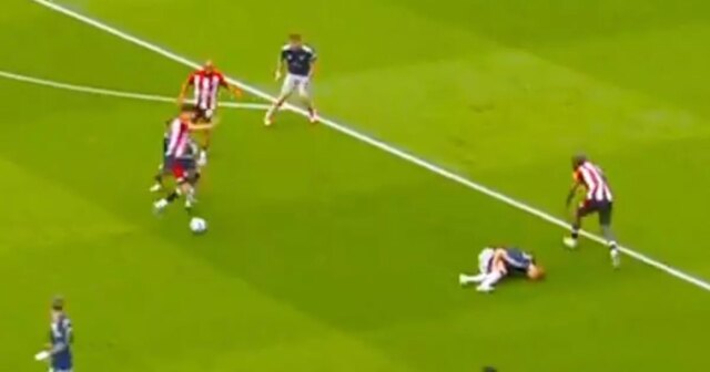 Les fans de l'homme utd gémissent 'un autre' alors que Matthijs de Ligt baisse de la Premier League Clash
