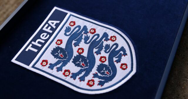 Les femmes transgenres ont interdit de jouer au football féminin en Angleterre par FA
