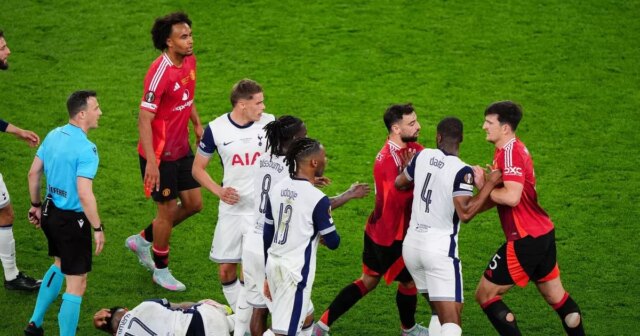 L'étoile de l'homme Utd affronte Tottenham Rival alors qu'il jette Furious Strop à plein temps
