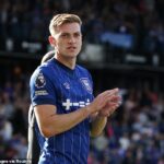 Liam Delap vyberie Chelsea: Ak je dopyt útočníkom Premier League „urobí konečné rozhodnutie“, pretože sa k nim tento rok v lete nevlastnia Mana United, Newcastle a Nottingham Forest.