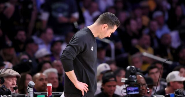 Listy pre šport: Sťažujúc sa porovnávacieho výstupu Lakersovho play -off


