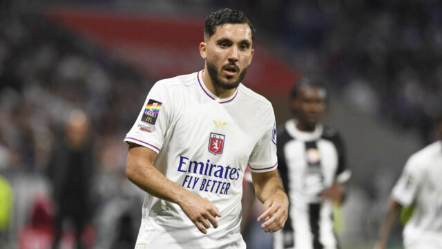 Liverpool Exit Race for Lyon Star uprostred Tottenham vľavo - správa

