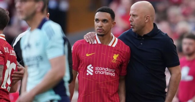 Liverpool 'Fans' Show True Colours à Trent Alexander-Arnold laissant Gary Neville stupéfait
