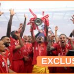 Luis Díaz oslavuje šampanské po víťazstve titulu Premier League of Liverpool