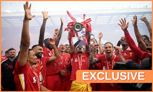 Luis Díaz oslavuje šampanské po víťazstve titulu Premier League of Liverpool