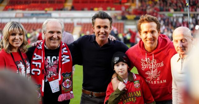 Liverpool odmietol miliardárskych investorov Ryan Reynolds a Wrexham

