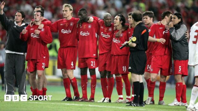 Liverpool players line up for penalties