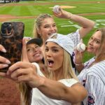 Traja z jeho spolužiakov sa pripojili k Livvy Dunne: Alexandra 'Xandra' Pohl (L), Ellie Thumann (Center) a Camille Kostek (R) v New Yorku v hre Wild Pirates v New Yorku v New Yorku