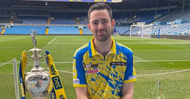 Luke Humphries révèle une chemise de fléchettes spéciale inspirée de Leeds United pour Prem Night
