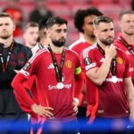MAN UTD sa drží alebo predáva, keď Red Devils umiestnili každého hráča na predaj v bezprecedentnom obchode