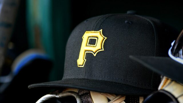 MLB News: Pirates Staffer pozastavený po fanúšikovi Flit počas boja

