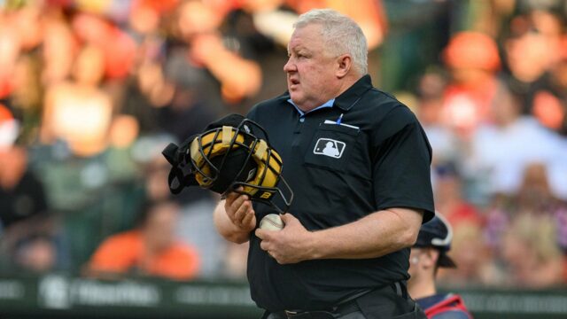 MLB rozhodca sa preklial po tom, čo zmeškal hovor

