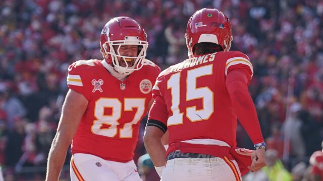 Mahomes hovorí, že Kelce nevyzerá ako hráč, ktorý čoskoro odíde do dôchodku

