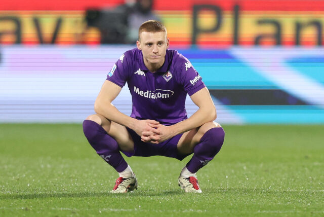 Man United, Arsenal, Chelsea sa dozvie predajnú cenu Pietro Comuzzo


